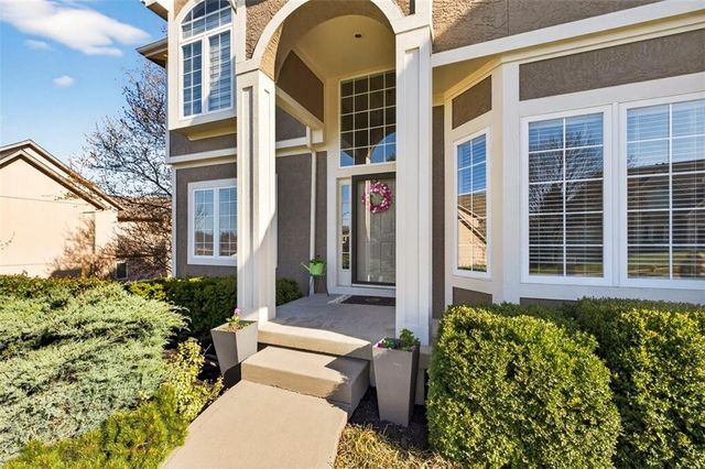 2612 SW Wintercreek Drive, Lee's Summit, MO 64081