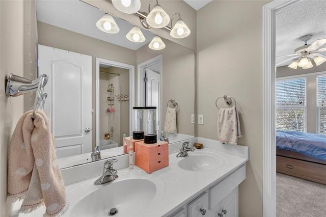 2612 SW Wintercreek Drive, Lee's Summit, MO 64081