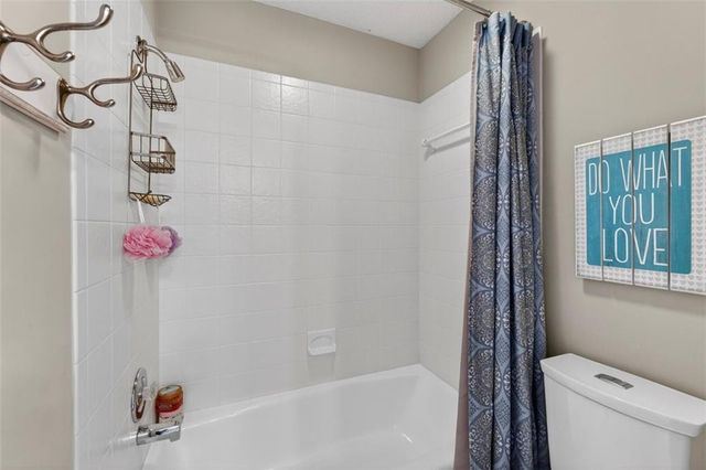 2612 SW Wintercreek Drive, Lee's Summit, MO 64081