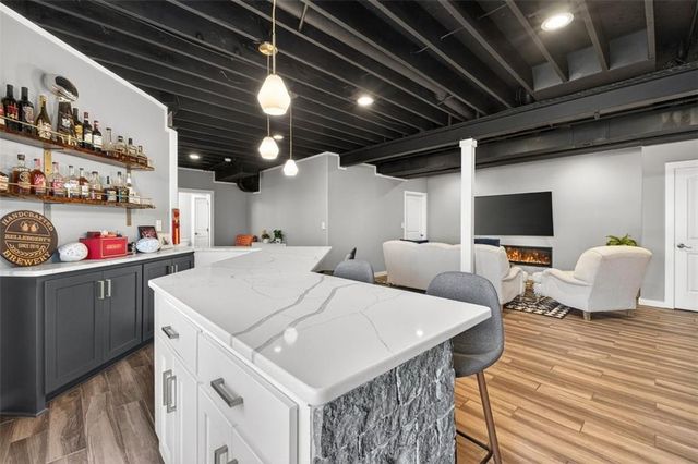 2612 SW Wintercreek Drive, Lee's Summit, MO 64081