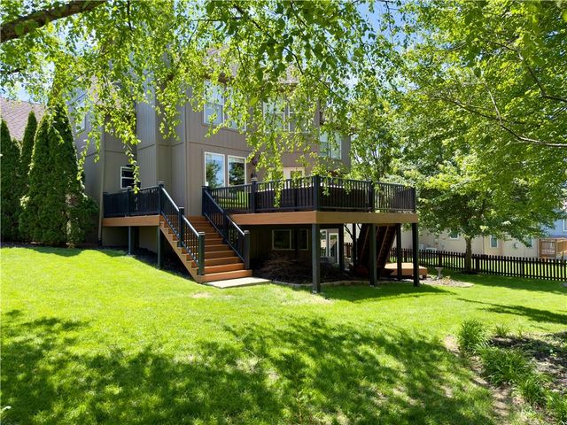 2612 SW Wintercreek Drive, Lee's Summit, MO 64081