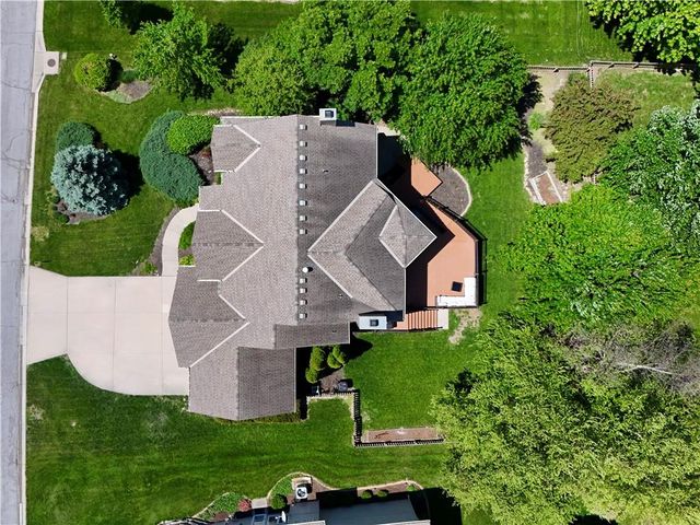 2612 SW Wintercreek Drive, Lee's Summit, MO 64081