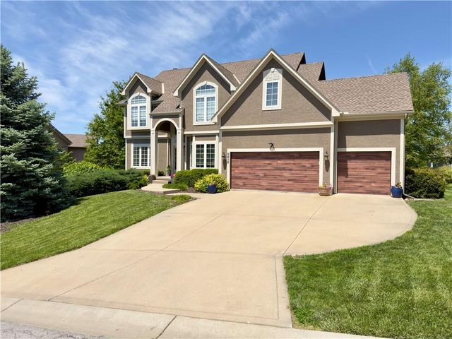 2612 SW Wintercreek Drive, Lee's Summit, MO 64081