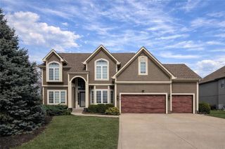 2612 SW Wintercreek Drive, Lee's Summit, MO 64081