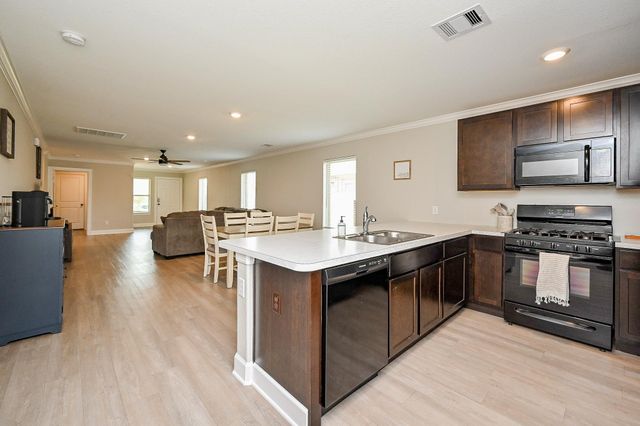 4235 Palmetto Grove Lane, Baytown, TX 77521