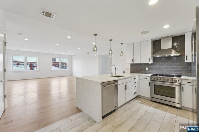 209-211 Hackensack Plank Road 5B, Weehawken, NJ 07086