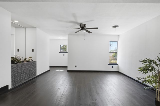2313 Clearview Drive, Fort Worth, TX 76119