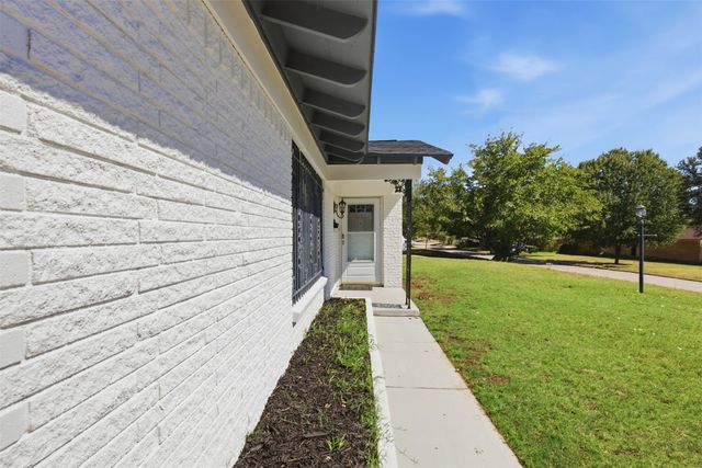 2313 Clearview Drive, Fort Worth, TX 76119