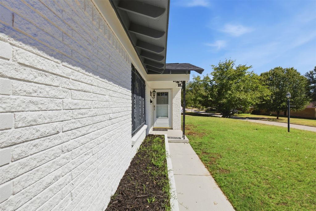 2313 Clearview Drive, Fort Worth, TX 76119 — photo 5