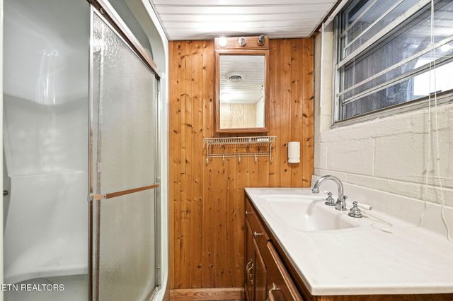 2515 Lakeshore Rd, Bean Station, TN 37708