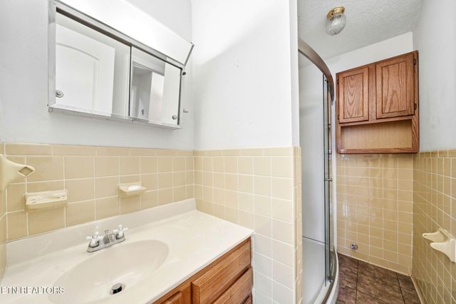 2515 Lakeshore Rd, Bean Station, TN 37708