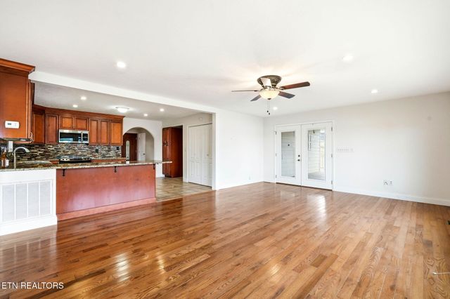 2515 Lakeshore Rd, Bean Station, TN 37708