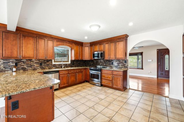 2515 Lakeshore Rd, Bean Station, TN 37708