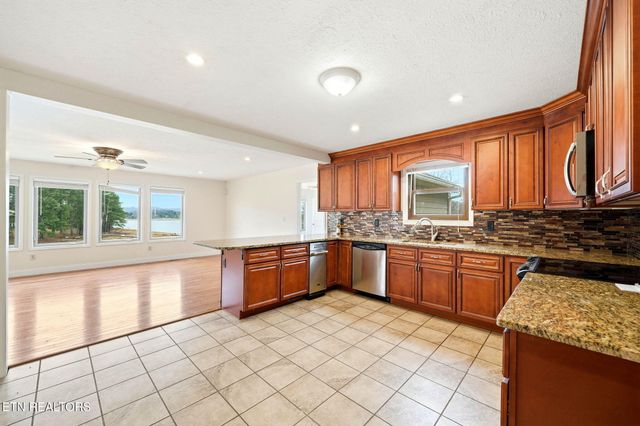 2515 Lakeshore Rd, Bean Station, TN 37708