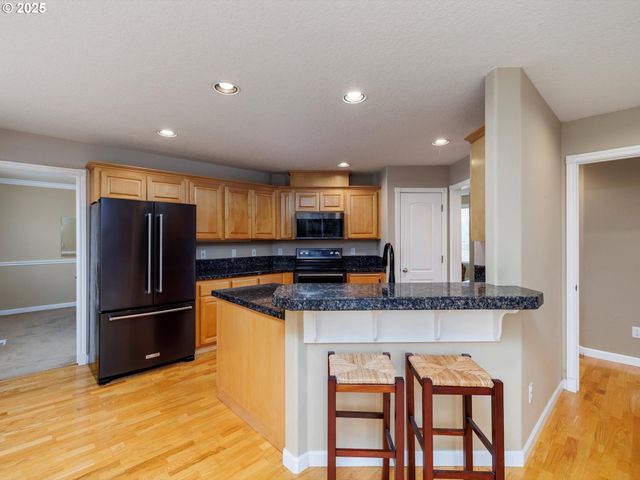 415 Nw KOTRIK Pl, Beaverton, OR 97006