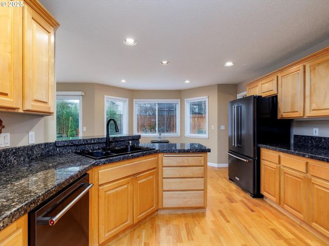 415 Nw KOTRIK Pl, Beaverton, OR 97006