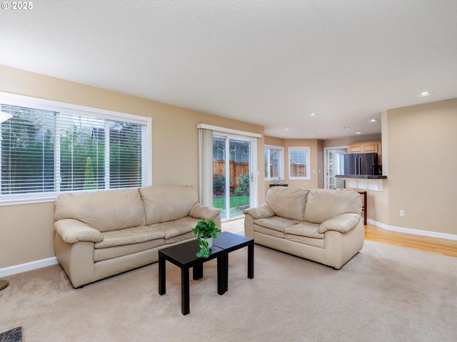 415 Nw KOTRIK Pl, Beaverton, OR 97006