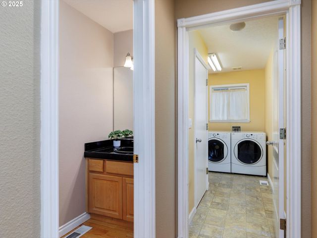 415 Nw KOTRIK Pl, Beaverton, OR 97006