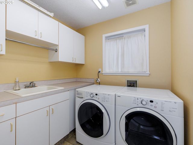 415 Nw KOTRIK Pl, Beaverton, OR 97006