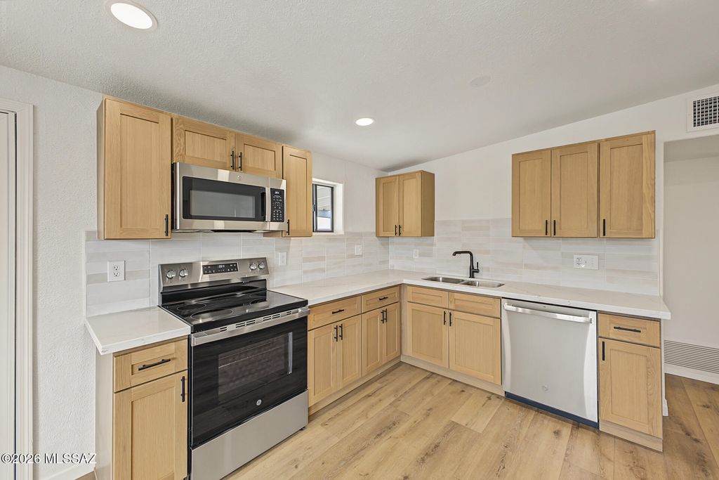 2518 S Del Valle, Tucson, AZ 85711