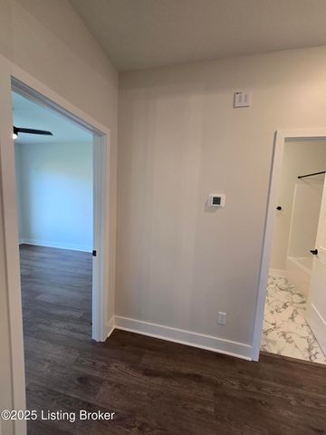 4425 Lochridge Pkwy, Jeffersontown, KY 40299