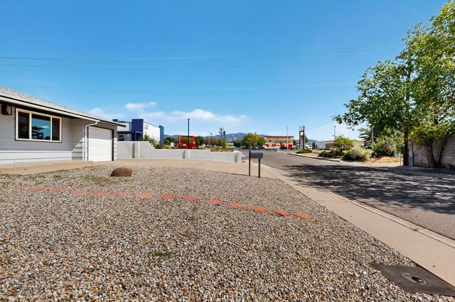 5001 DOUGLAS MACARTHUR Road NE, Albuquerque, NM 87110