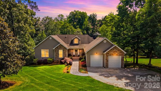 65 King Arthurs Court, Hickory, NC 28601