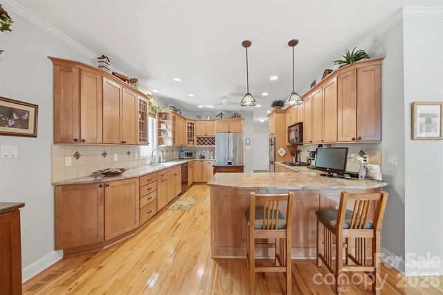 65 King Arthurs Court, Hickory, NC 28601