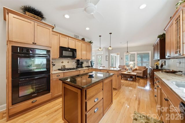 65 King Arthurs Court, Hickory, NC 28601