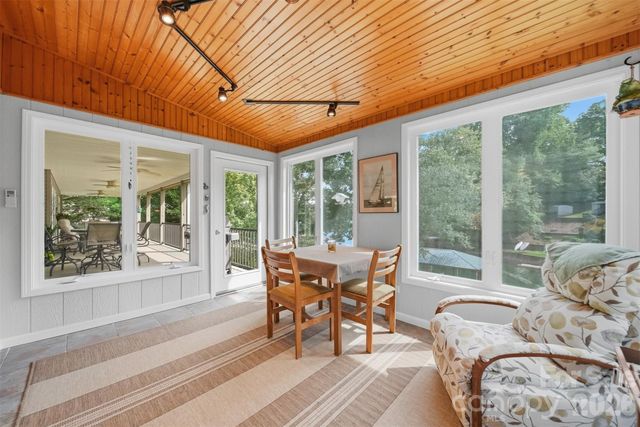 65 King Arthurs Court, Hickory, NC 28601