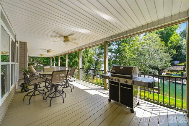 65 King Arthurs Court, Hickory, NC 28601