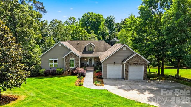 65 King Arthurs Court, Hickory, NC 28601
