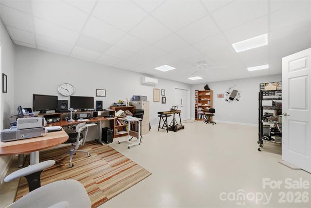 65 King Arthurs Court, Hickory, NC 28601