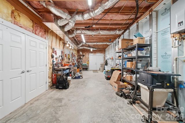 65 King Arthurs Court, Hickory, NC 28601