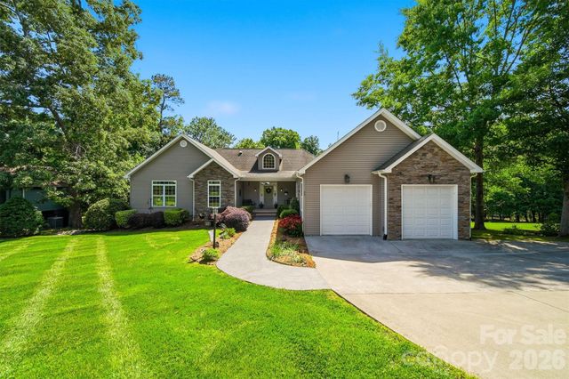 65 King Arthurs Court, Hickory, NC 28601