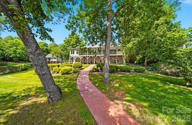 65 King Arthurs Court, Hickory, NC 28601