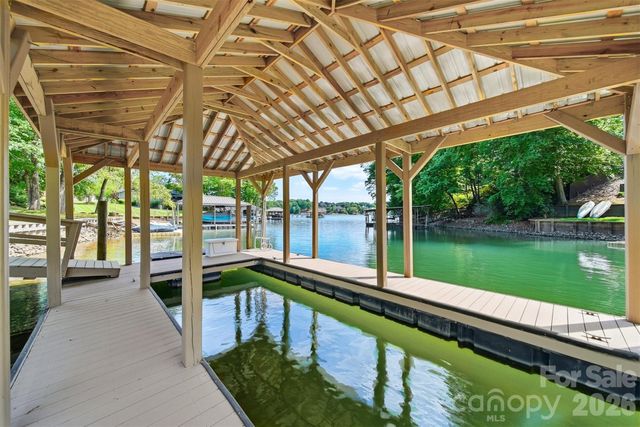 65 King Arthurs Court, Hickory, NC 28601