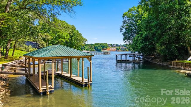 65 King Arthurs Court, Hickory, NC 28601