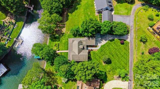 65 King Arthurs Court, Hickory, NC 28601