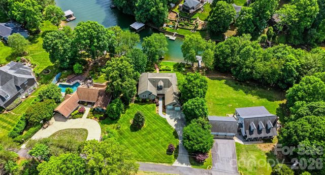 65 King Arthurs Court, Hickory, NC 28601