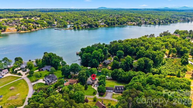 65 King Arthurs Court, Hickory, NC 28601