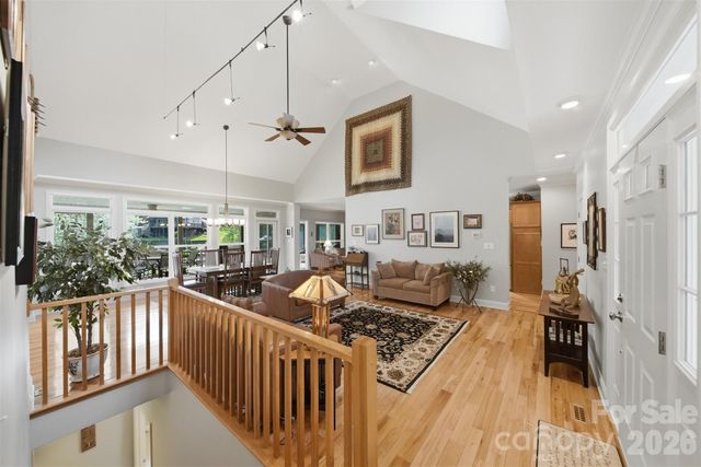 65 King Arthurs Court, Hickory, NC 28601