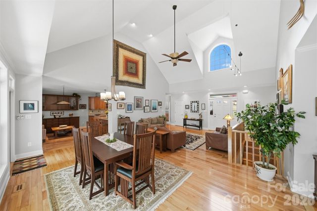 65 King Arthurs Court, Hickory, NC 28601