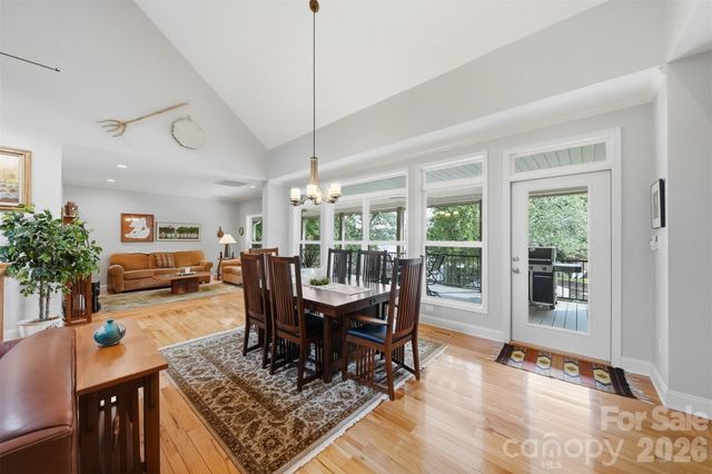 65 King Arthurs Court, Hickory, NC 28601