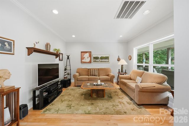 65 King Arthurs Court, Hickory, NC 28601