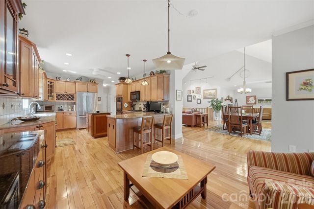 65 King Arthurs Court, Hickory, NC 28601