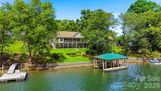 65 King Arthurs Court, Hickory, NC 28601