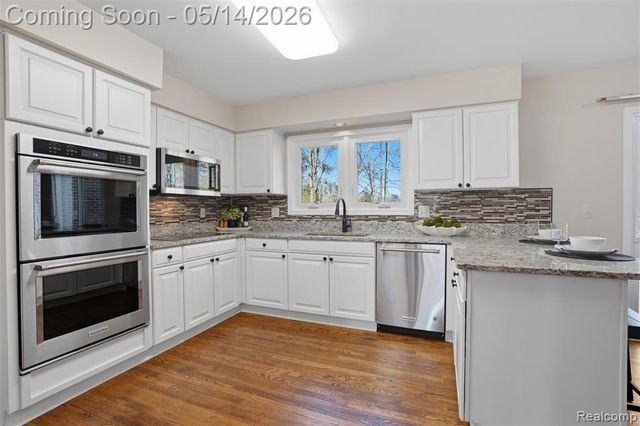 25882 Venetian Court, Novi, MI 48374