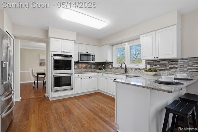 25882 Venetian Court, Novi, MI 48374