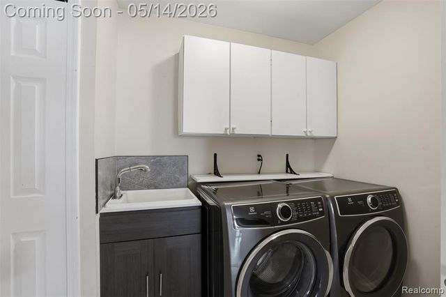 25882 Venetian Court, Novi, MI 48374